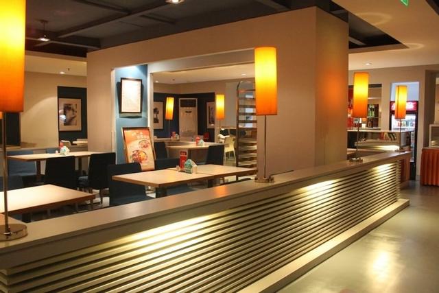 جينجيانغ إن إيست شنغهاي نيو إنترناشونال إكسيبيشن سنتر