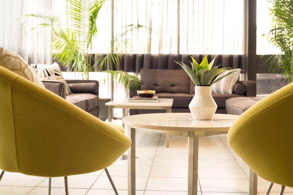 فرونتير داروين هوتل