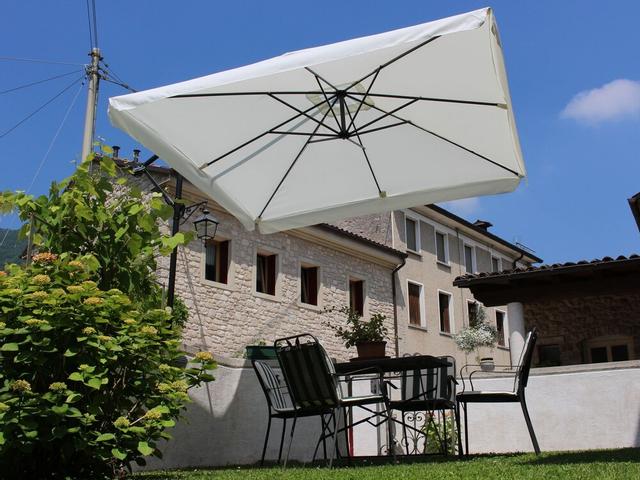 Adorable Apartment in Miane by the Lake