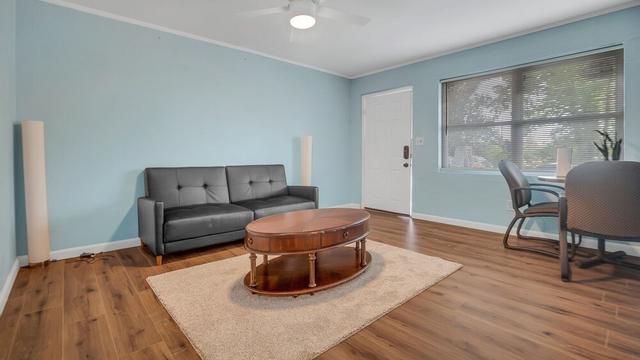 Newly Renovated Luxury Apartment Near Coffee Shops & More! 2 Bedroom Apts by Redawning