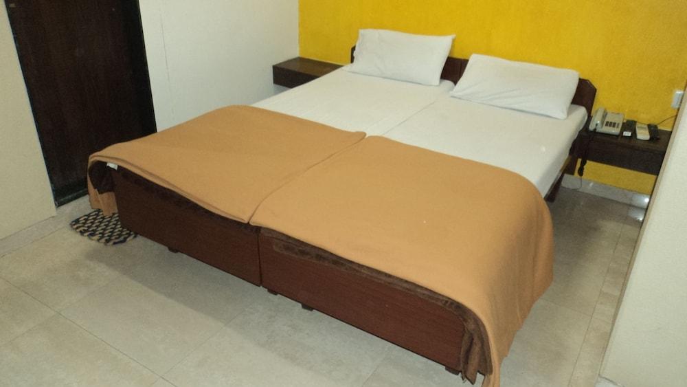 بينازير هوتل