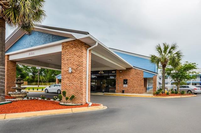 رودواي إن نورث تشارليستون - آشلي فوسفيت