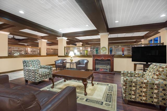 دايز إن باي ويندام أشيفيل/مول