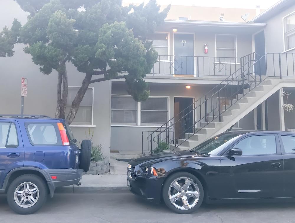 Lowena Apartments