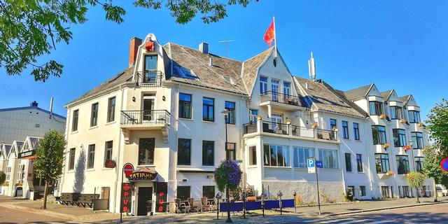 هوتل واسيليوف - يونيك هوتلر