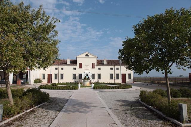 هوتل بيزيشوني فيراريسي