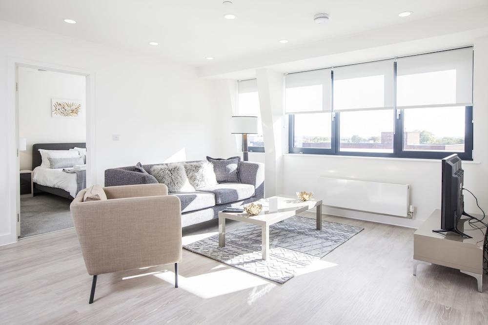 City Stay Apartments - Platform