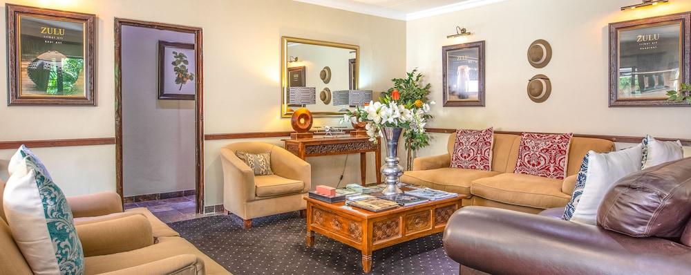 آت هيريتيج هاوس