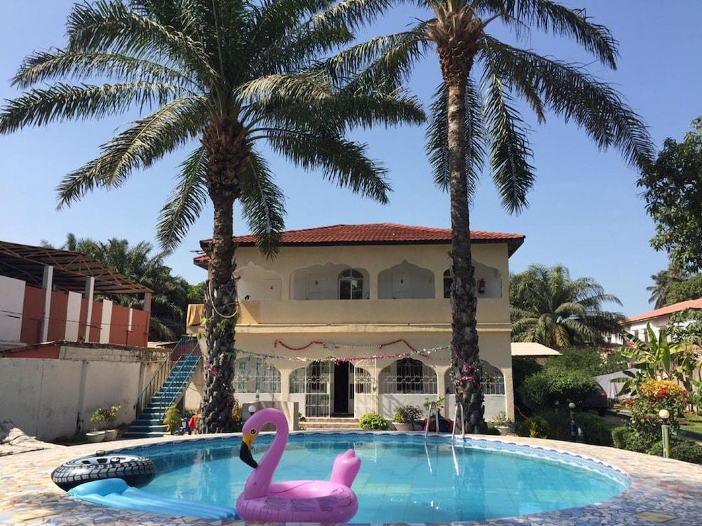 ون وورلد فيليدج جيست هاوس