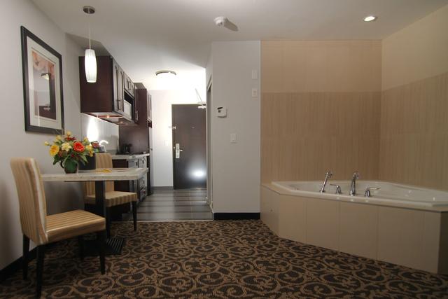 بارادايس إن آند سويتس - ردووتر