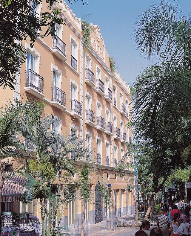 آر إف أستوريا - للبالغين فقط