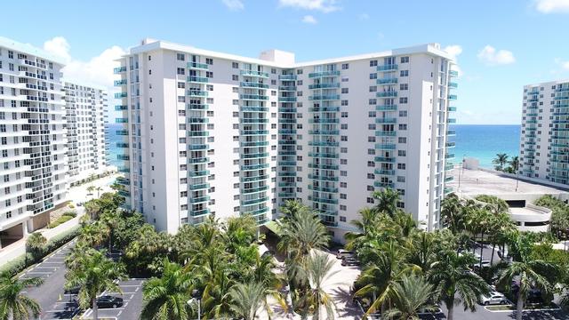 هوليوود كوندوس