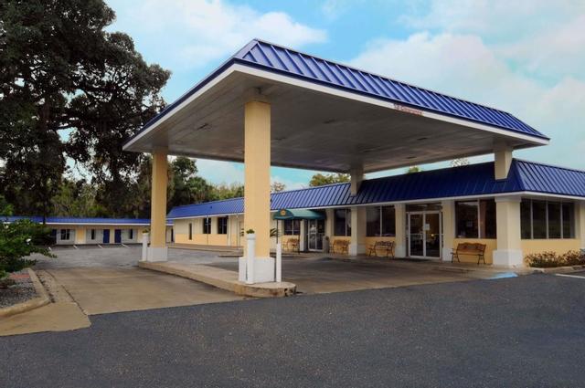 دايز إن باي ويندام سيلفر سبرينجز/أوكالا إيست