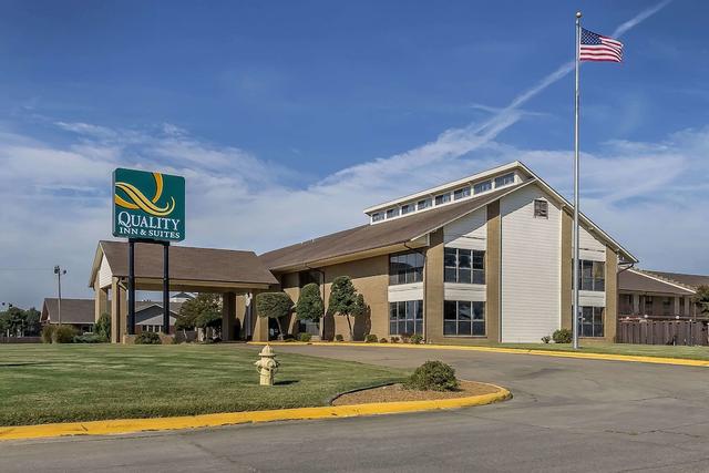 كواليتي إن آند سويتس ستوتجارت نورث