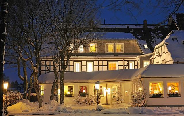 هوتل فالدهاوس فوكينجهاوزن