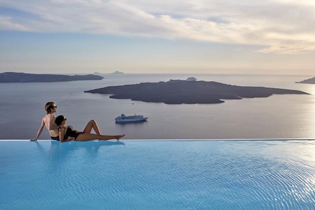 Cosmopolitan Suites