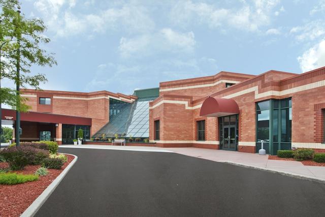 هوليداي إن مانيتوو ك باي آيتش جي