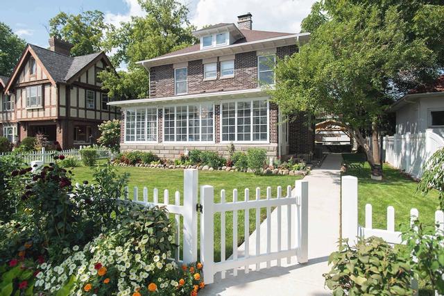 ايتي سٕسشوتيم هيستوريك داون تاون جينيفا إسكايب!