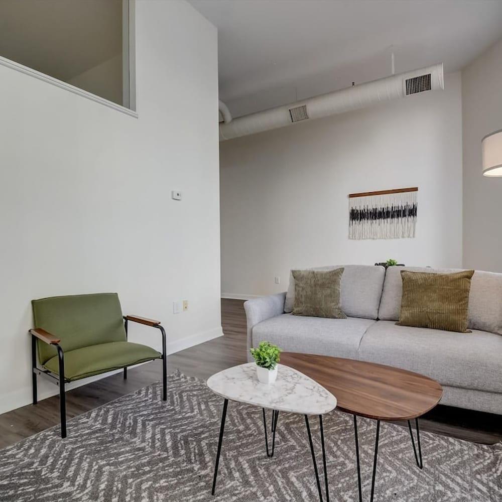 Cozysuites - 2BR With Direct Skybridge Access 2