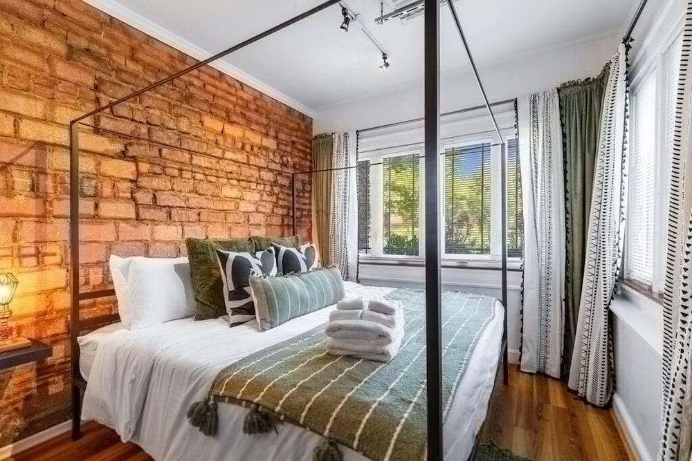 MC Loft at the Pillars-2bd 1bath University Cir