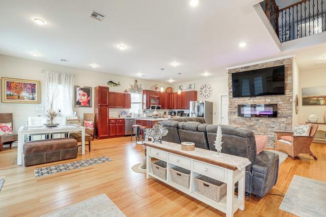 هوم بو س دييك--2 بلوكس تو فينتنور سيتي بيتش!