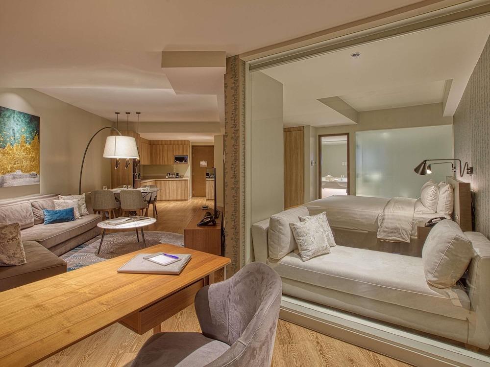 نوفوتل سويتس مانيلا آت أكوا