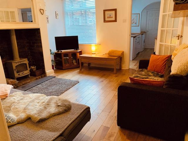 كوزي كوتيدج سليبس 6 سويت فاميليز، كونتراكتورس، كبلز