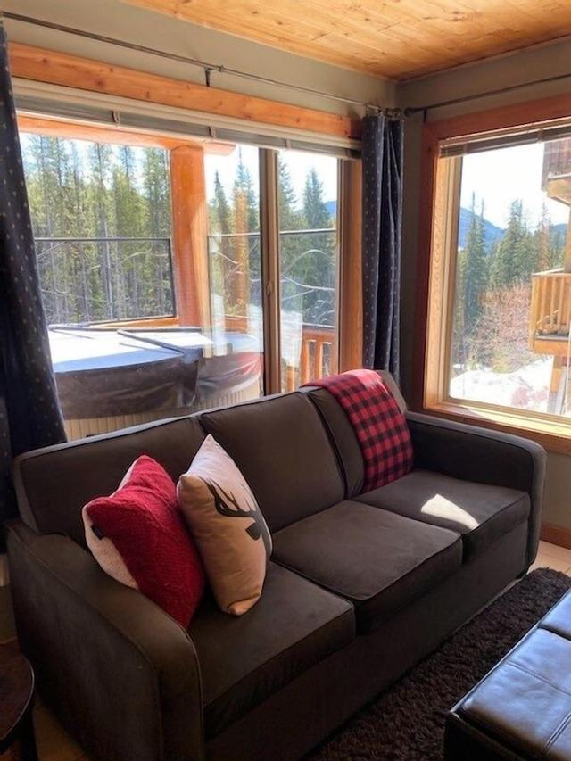 ساميت سن شاين ريتريت 1 بد روم كوندو