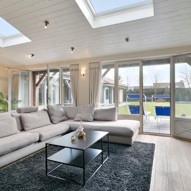 Spectacular Holiday-villa With Lounge-area and bar